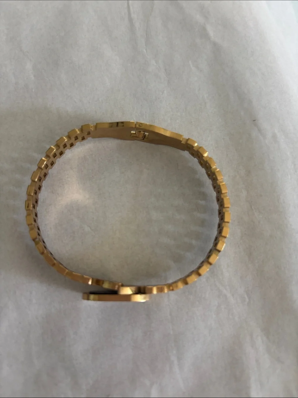 Elegant Women's Gold-Tone Bracelet Watch with Black Dial NOT REAL watch